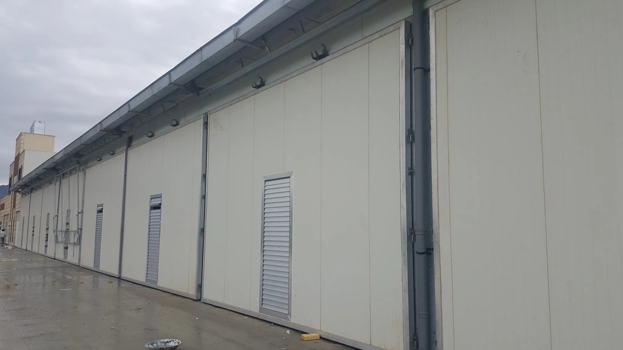 Large growing room doors — image 4