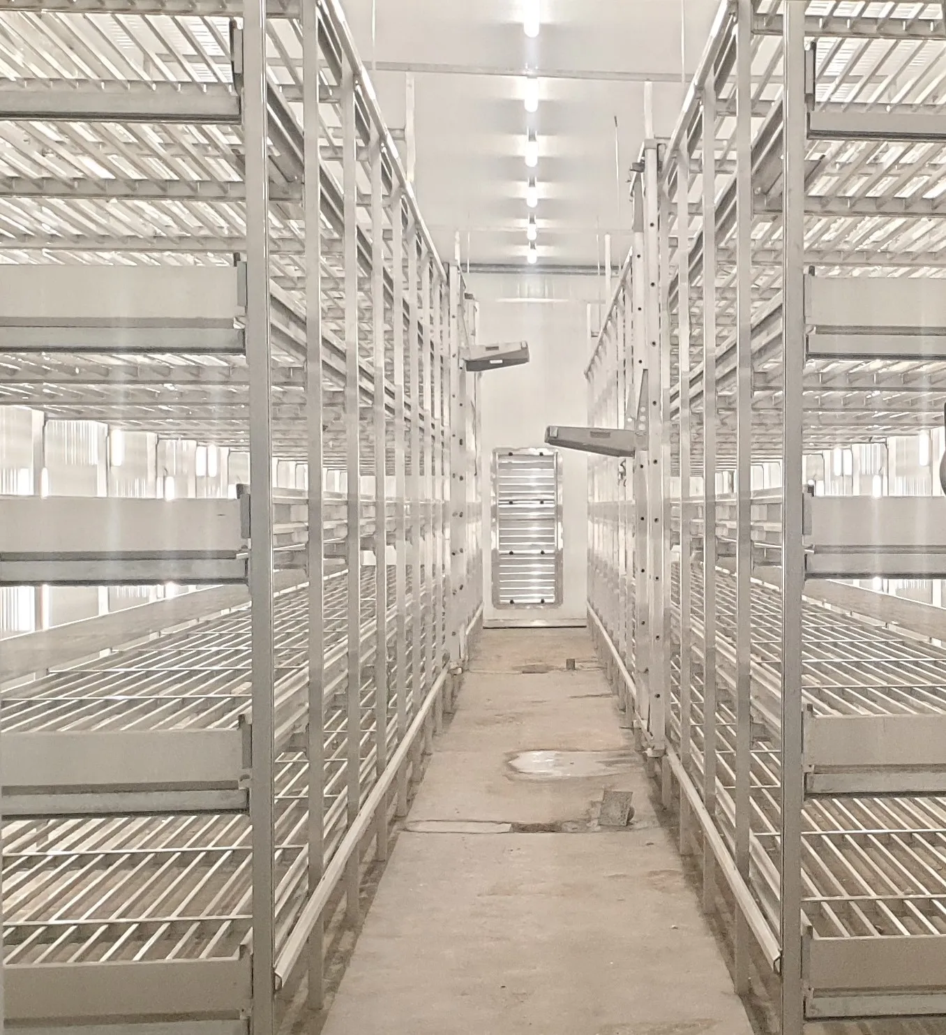 Aluminium shelving — image 1