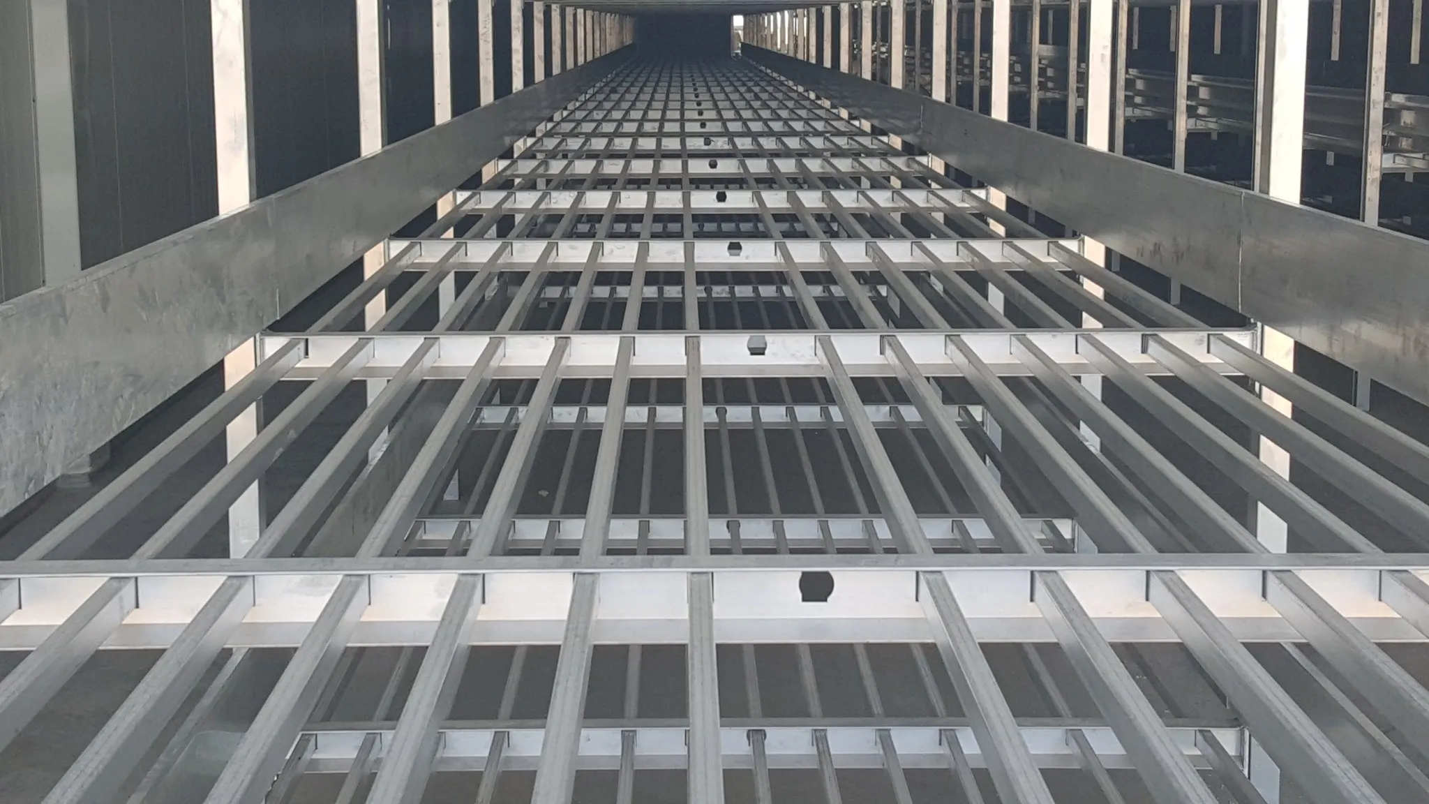 Aluminium shelving — image 2